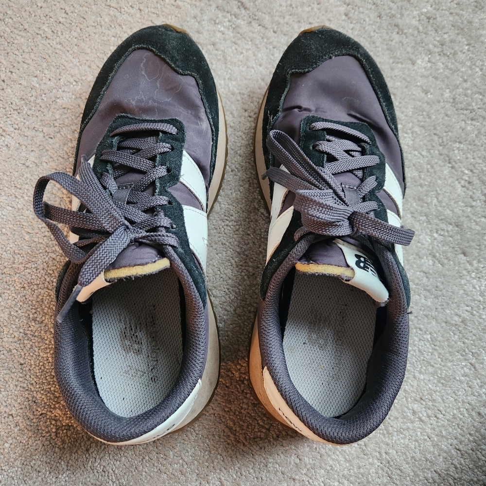 New Balance Women’s Black Retro Runner Sneakers Size 9.5 - Picture 2 of 8